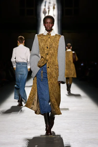Look 32
